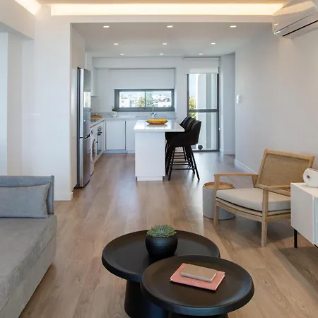 L Residences & * 拉纳卡